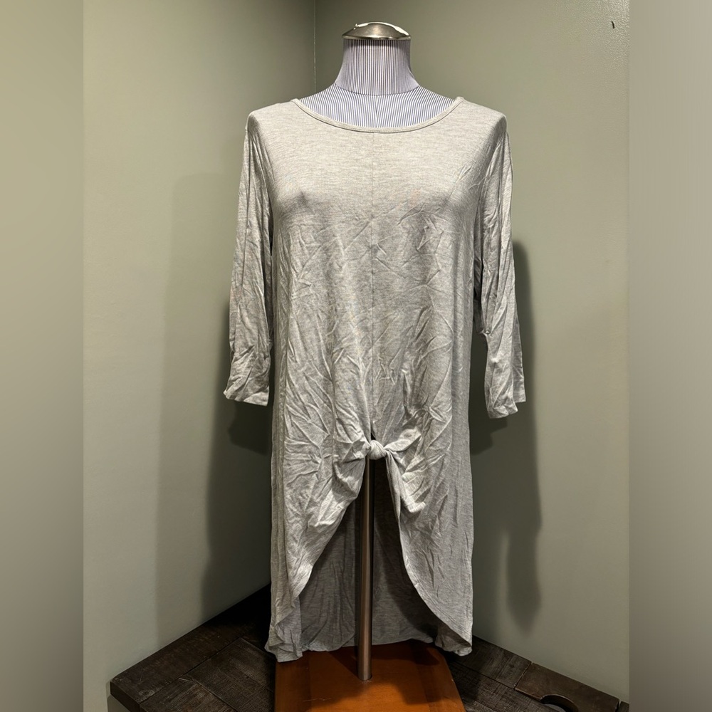 Kim & Cami Gray Ladies Blouse.  Size Large
